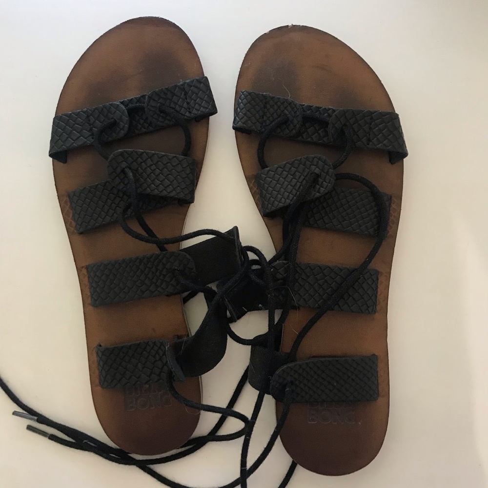 Super cute tie up Billabong sandals.